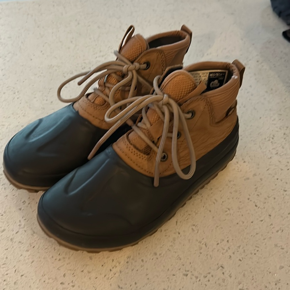 Woman’s westcoast rubber boots size 8